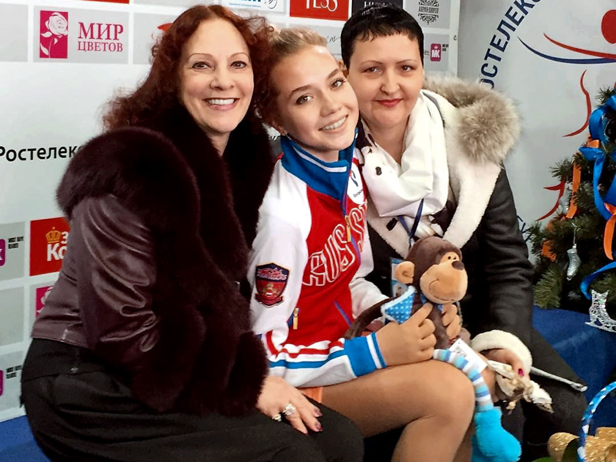 Инна Гончаренко с бывшей ученицей Еленой Радионовой и балериной Людмилой Власовой