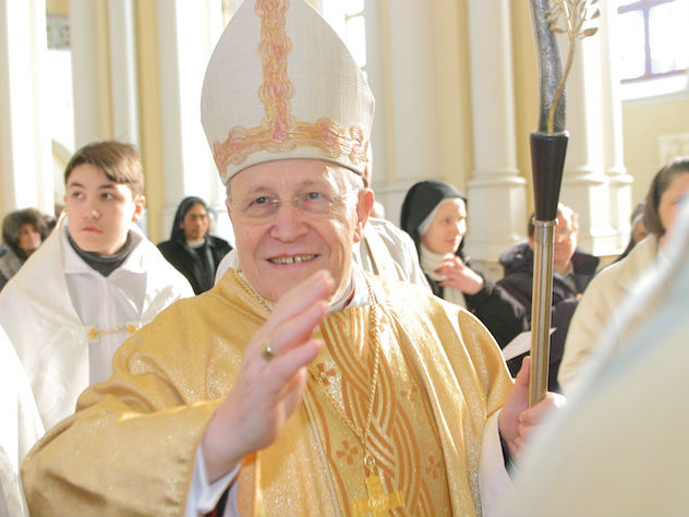 Католический священник