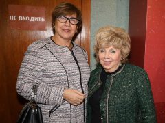 ЛАРИСА РУБАЛЬСКАЯ С ПОДРУГОЙ