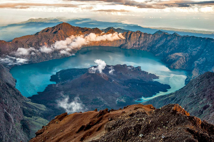 Кратер вулкана Ринджани