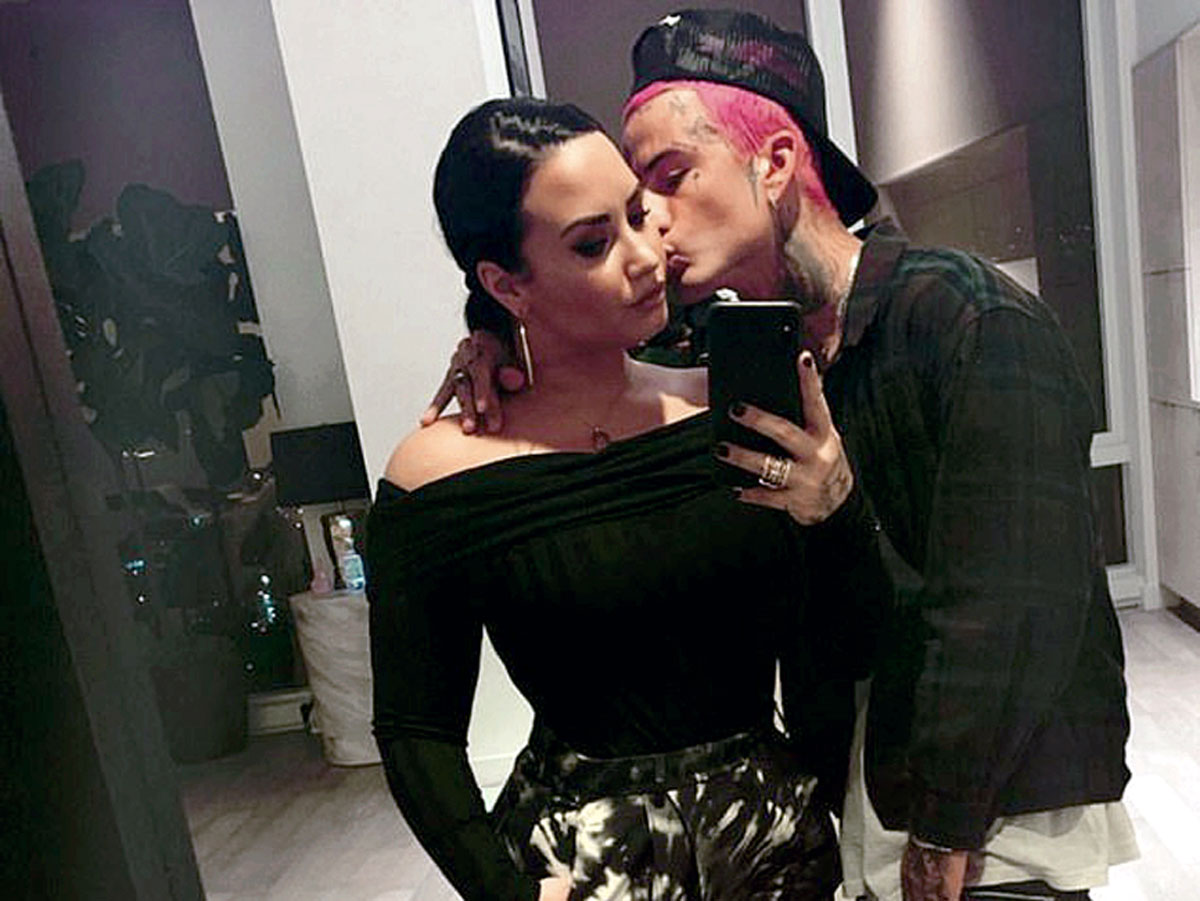 Деми и Остин недавно признались, что у них любовь