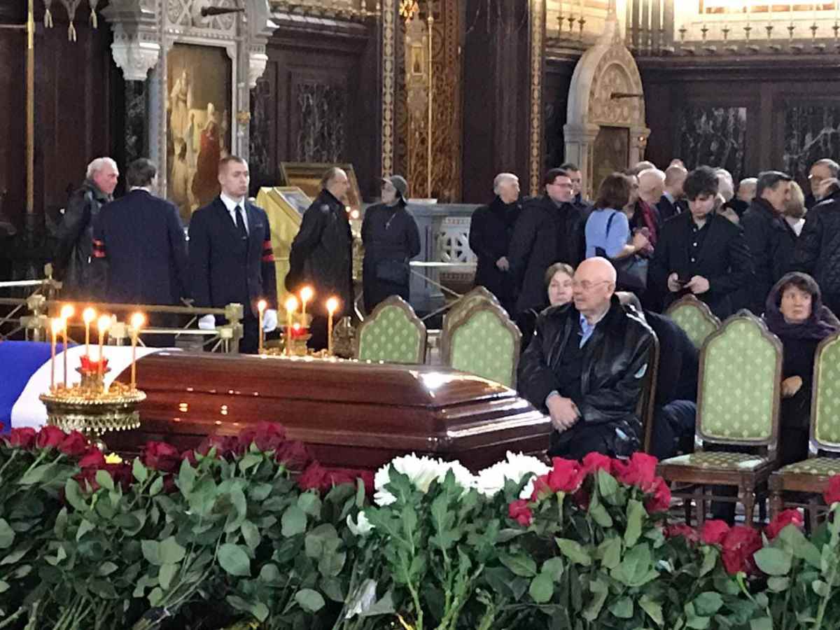 Прощание с Лужковым