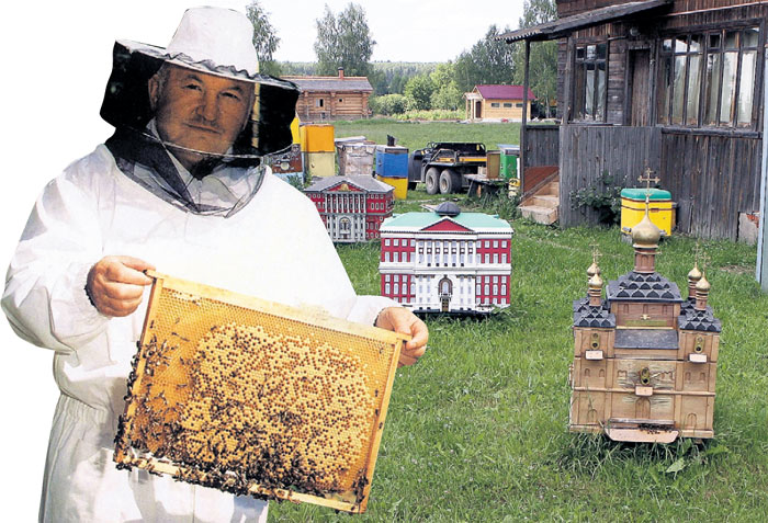 …а потом увлёкся разведением пчёл в Калужской губернии. Причём ульи у него были выполнены в виде московских архитектурных достопримечательностей