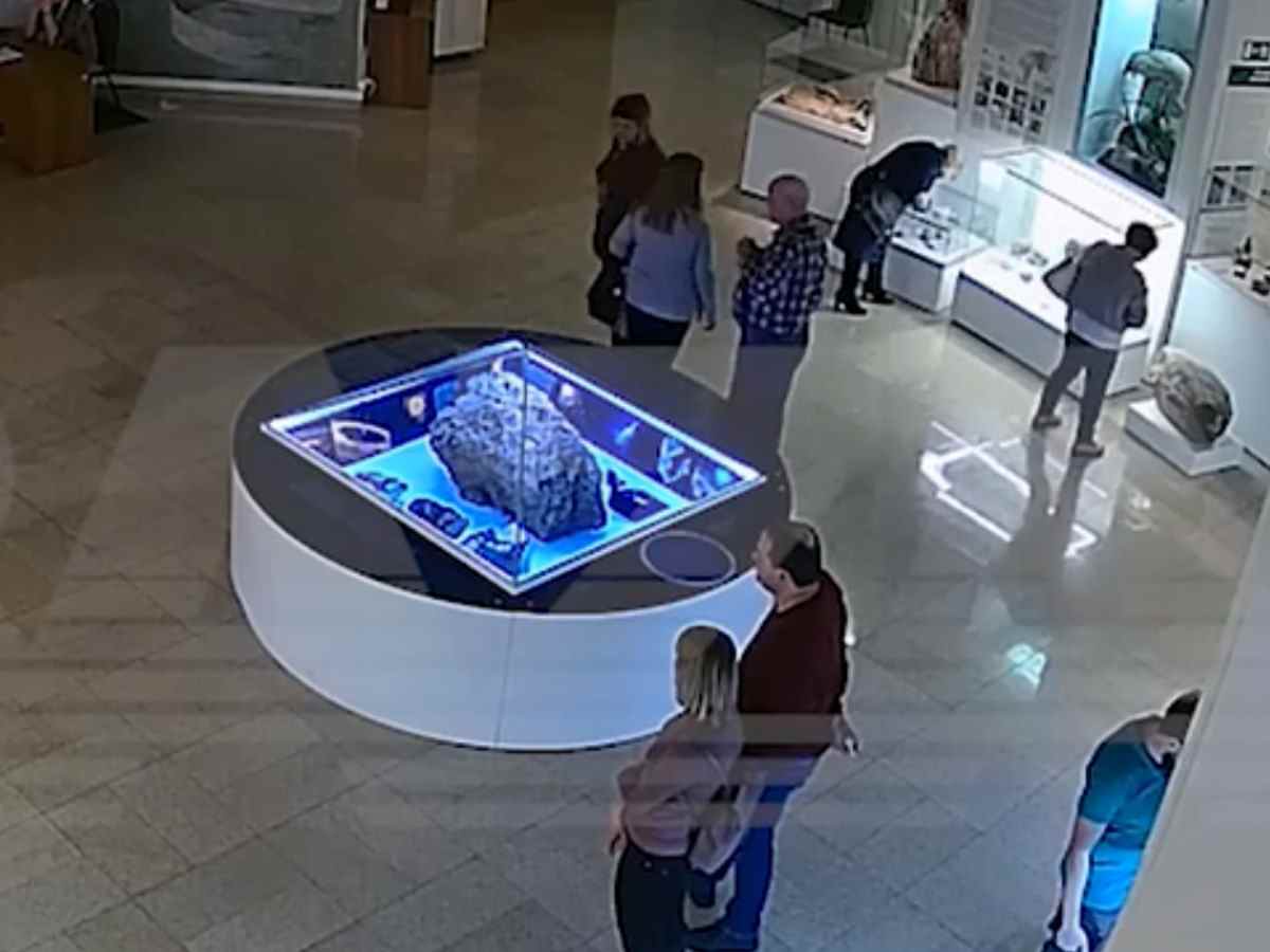 Осколок челябинского метеорита