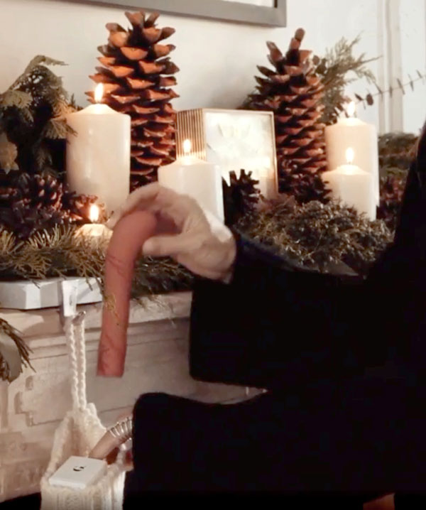 - Делай что-то для других, но не забывай о № 1. Да, это вибратор, - показала интимный девайс Гвинет