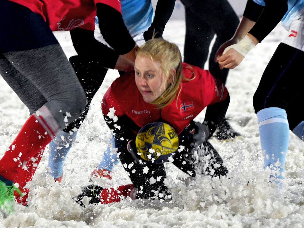 Наши регбистки выгрызали мяч у норвежек, как тигрицы свою добычу