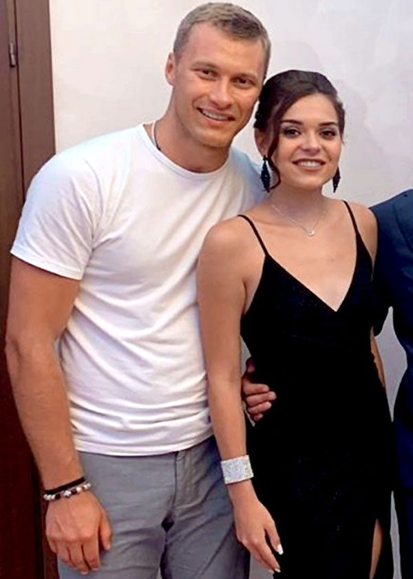 С Ткачёвым фигуристка рассталась