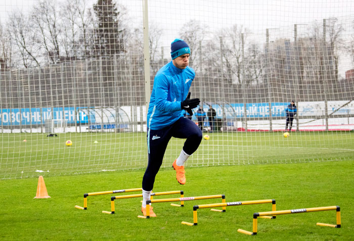 Кокорина в команду пока не взяли, но тренироваться в форме «Зенита» разрешили