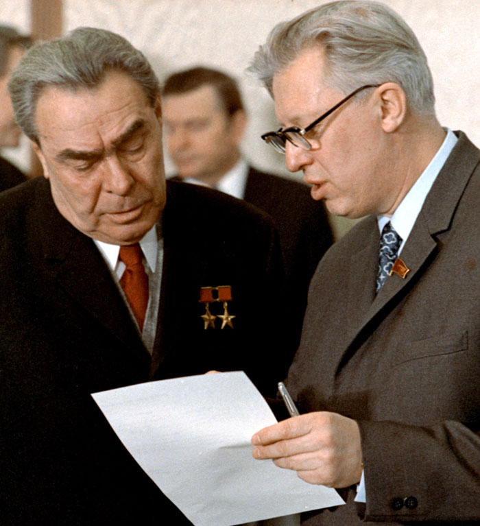 Два Леонида: Брежнев и Замятин