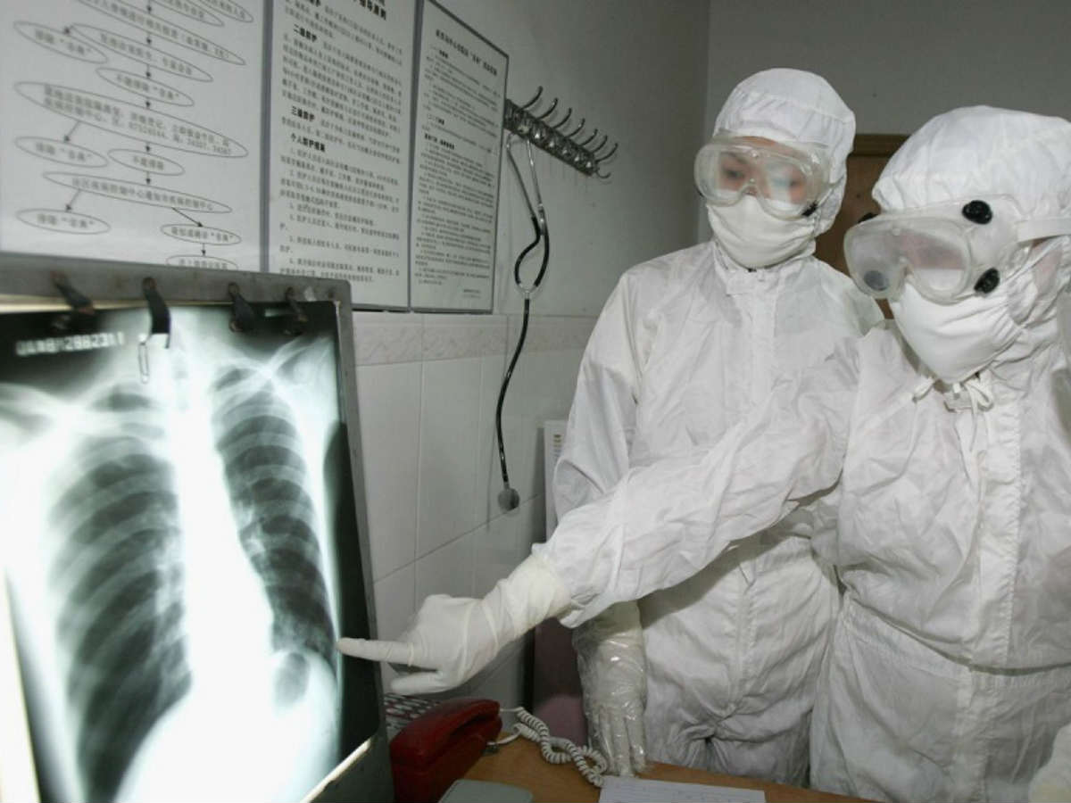 Власти Китая заявили о резком скачке числа заболевших и умерших от коронавируса
