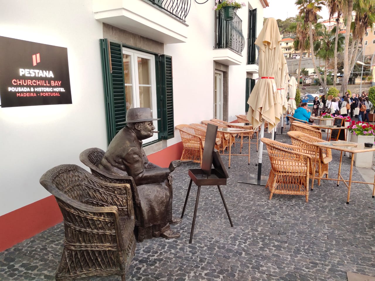 Памятник Уинстону Черчиллю в Камара-ди-Лобуш