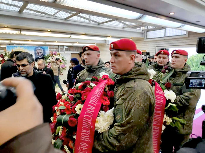 Делегация российских военных на похоронах убитого иранского военачальника