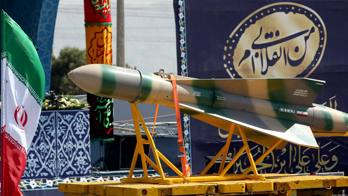 Баллистическая ракета «Хоррамшахр» была разработана иранцами с помощью технологий КНДР. Впервые была показана на военном параде в Тегеране в 2017 году, что вызвало бешеную ярость США. Имеет дальность действия до 2 тыс. км, способна нести несколько ядерных боеголовок или обычные заряды большой мощности.