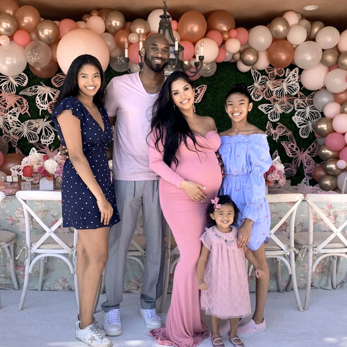 Коби Брайант с женой Ванессой, дочками Джанной, Бьянкой и Наталией