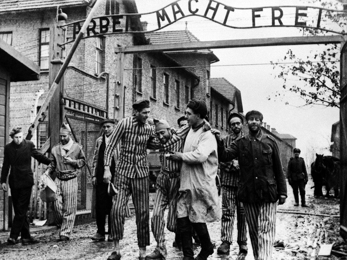 Надпись Arbeitmachtfrei - «Труд освобождает» - висела над входом многих нацистских концлагерей