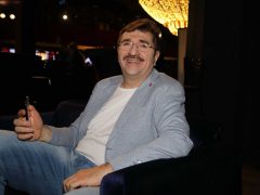 ВАЛЕРИЙ КОМИССАРОВ