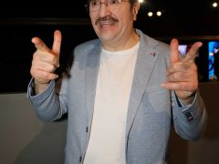 ВАЛЕРИЙ КОМИССАРОВ