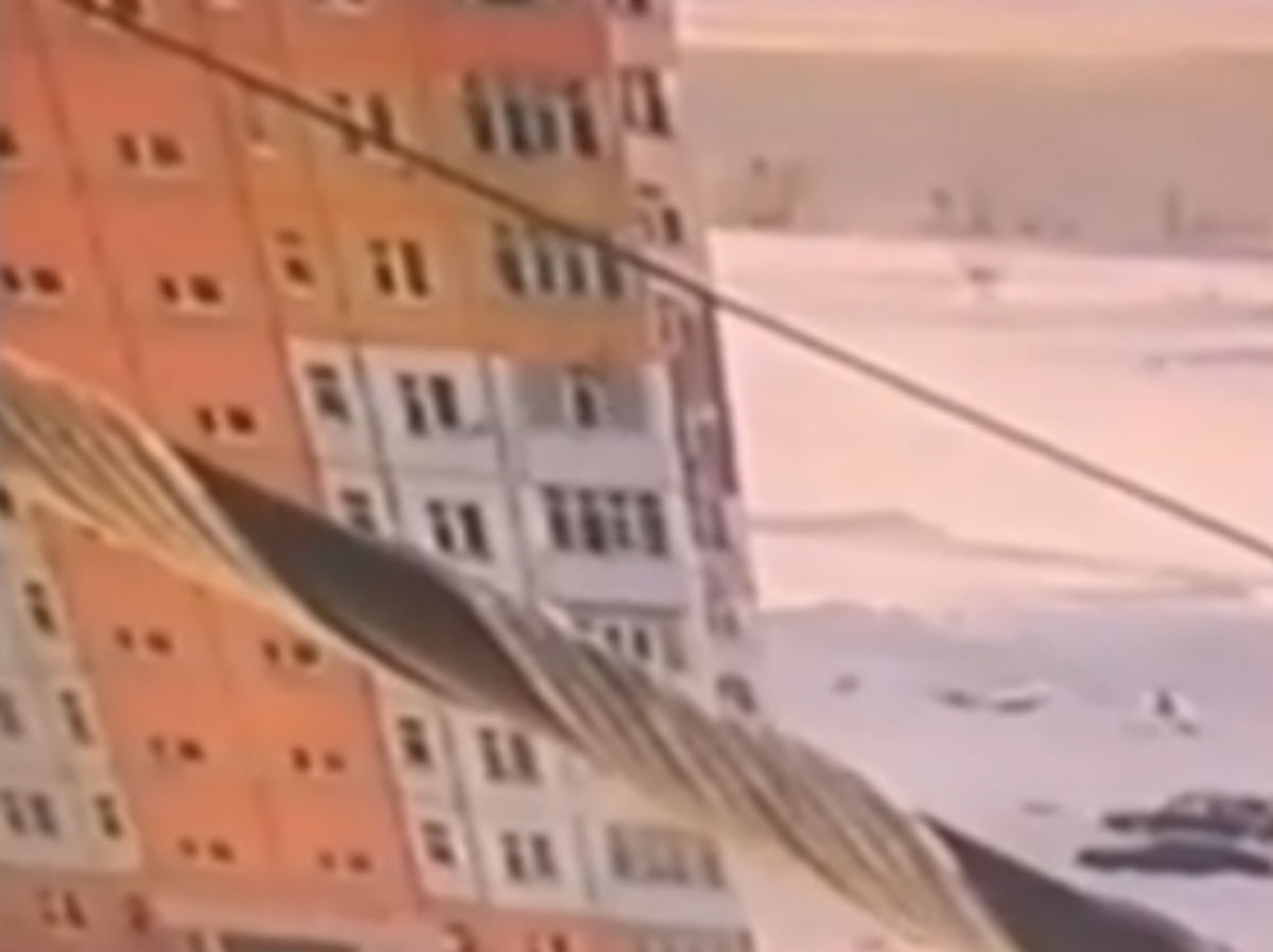 Выпала из окна и выжила