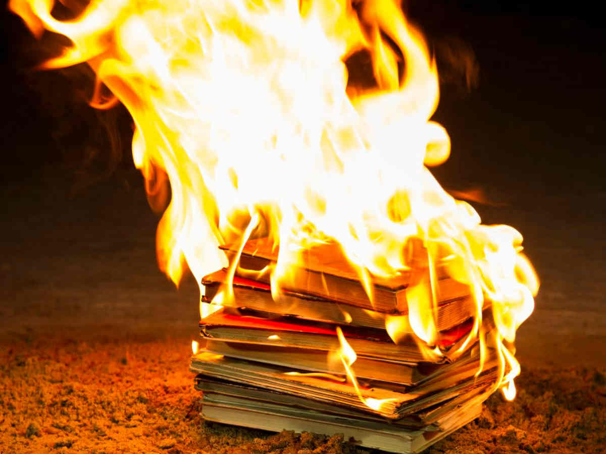 На Украине призвали изъять из библиотек изданные в СССР книги