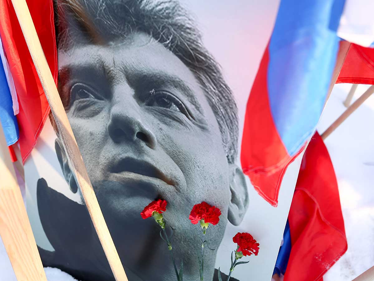 Алкоголики и «мусорные короли» оппозиции проведут марш аморалов в память Немцова