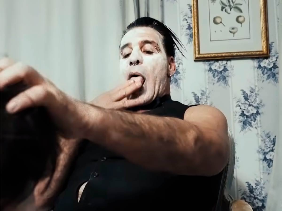 Порноклип солиста Rammstein: девушек, снявшихся в ролике, предлагают убить