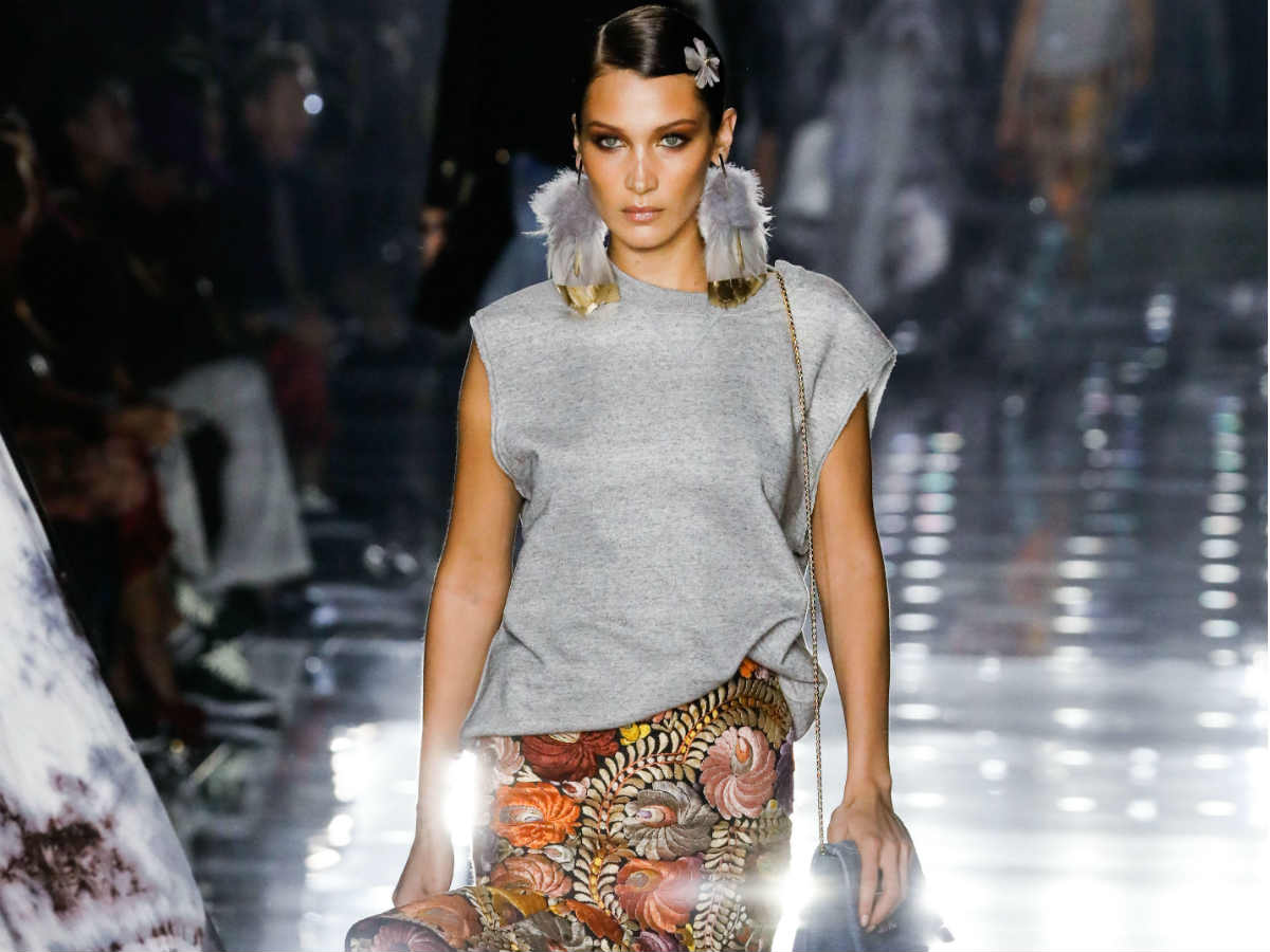 Самая красивая женщина мира появилась перед камерами в бюстгальтере