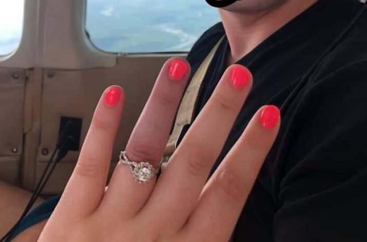 Ужасные кольца и маникюр невест