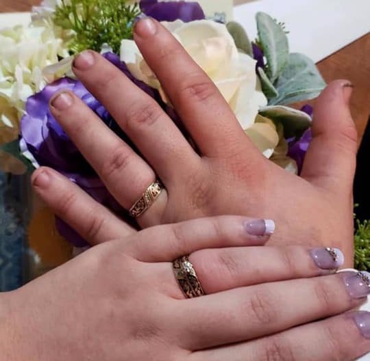 Ужасные кольца и маникюр невест