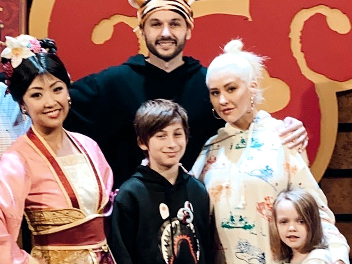 Кристина Агилера с Мэттью Ратнером, Максом и Саммер