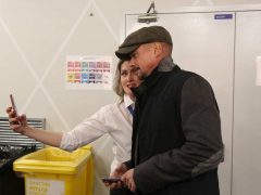 Актер Денис Никифоров с поклонницей