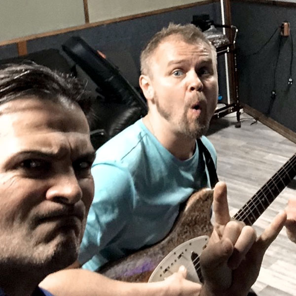 Александр дружит с гитаристом Андреем Звонковым