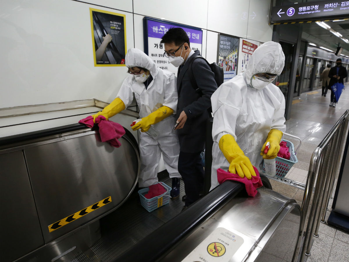В Китае снижается количество заразившихся коронавирусом