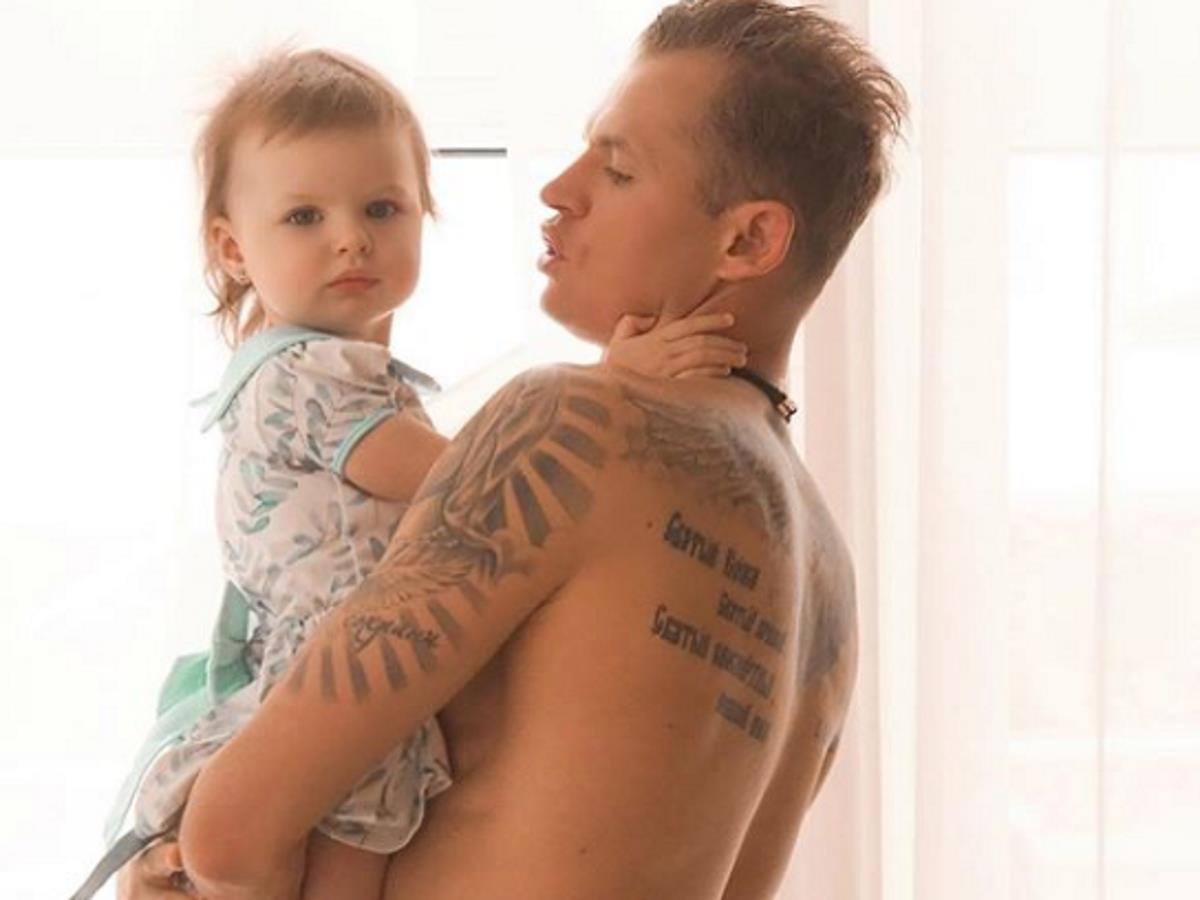 Дмитрий Тарасов с дочкой Миланой