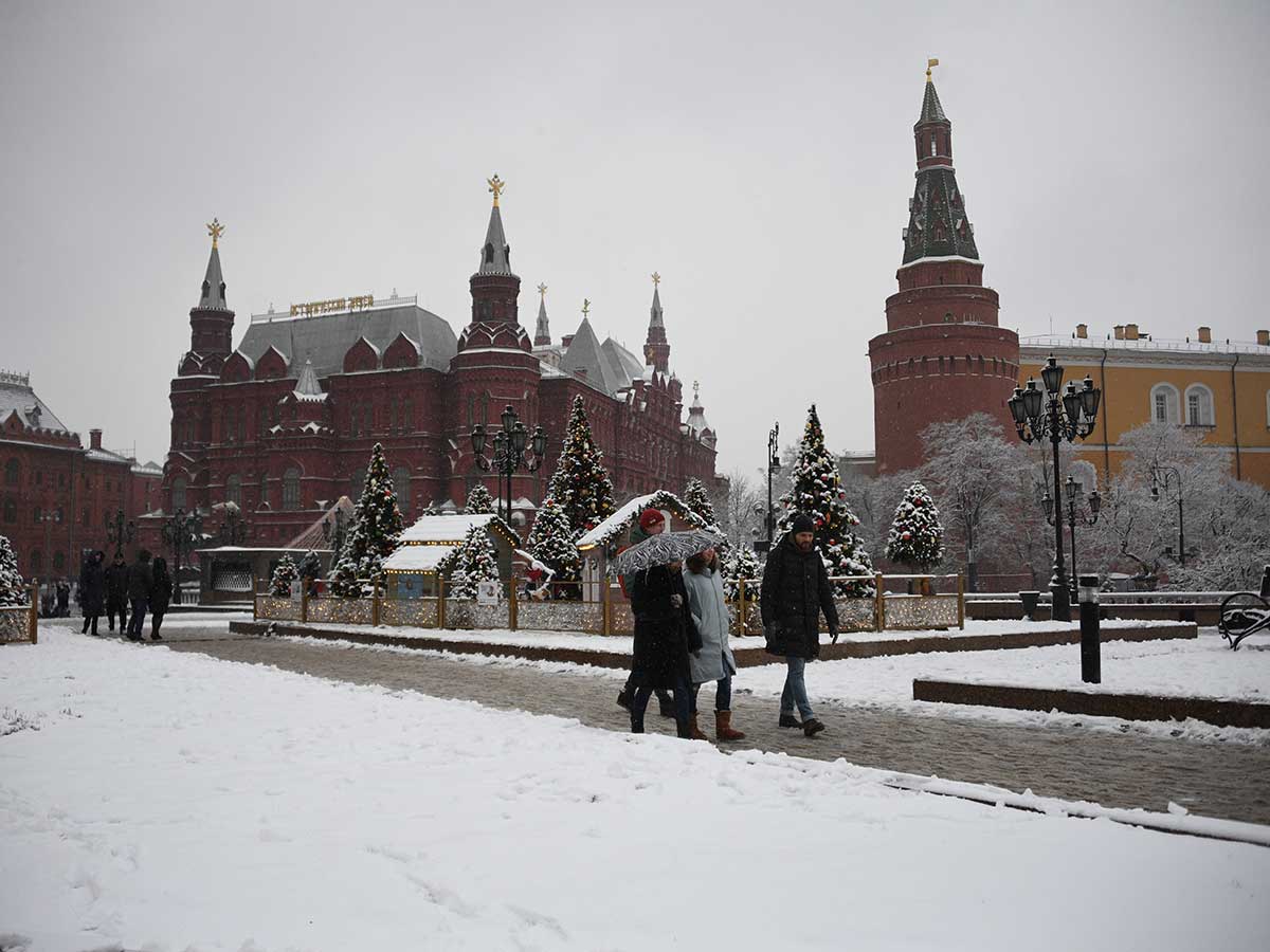 Прогноз погоды в Москве на неделю. На этой неделе осадки в Москве уменьшатся, но синоптики предупреждают – подморозит. По утрам будет гололедица. А с 8 марта антициклон начнет отступать, уступая место теплому сильному ветру, - до 22 м/сек. В середине марта подморозить до минус 13 градусов