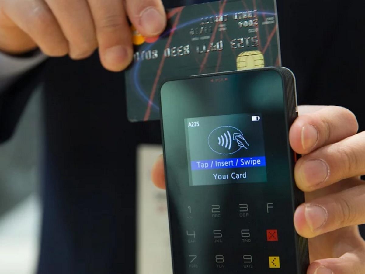 Выдача кредитных карт в России снизилась впервые за пять лет