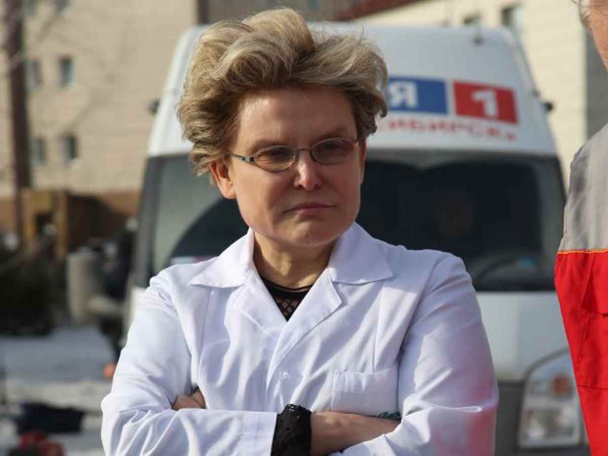 Елена Малышева на прощании с Грачевским