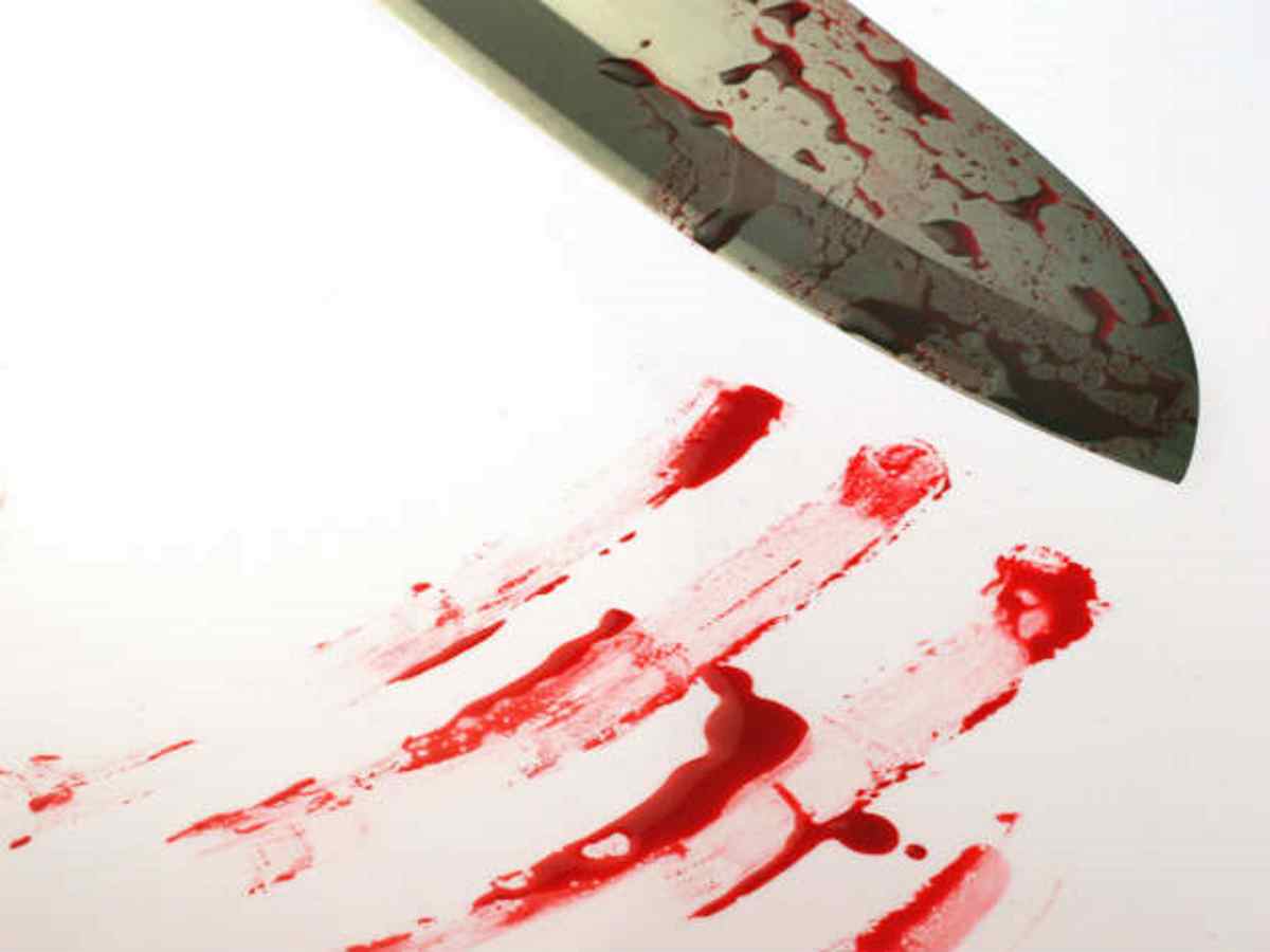 Мужчина напал на жену и детей с ножом