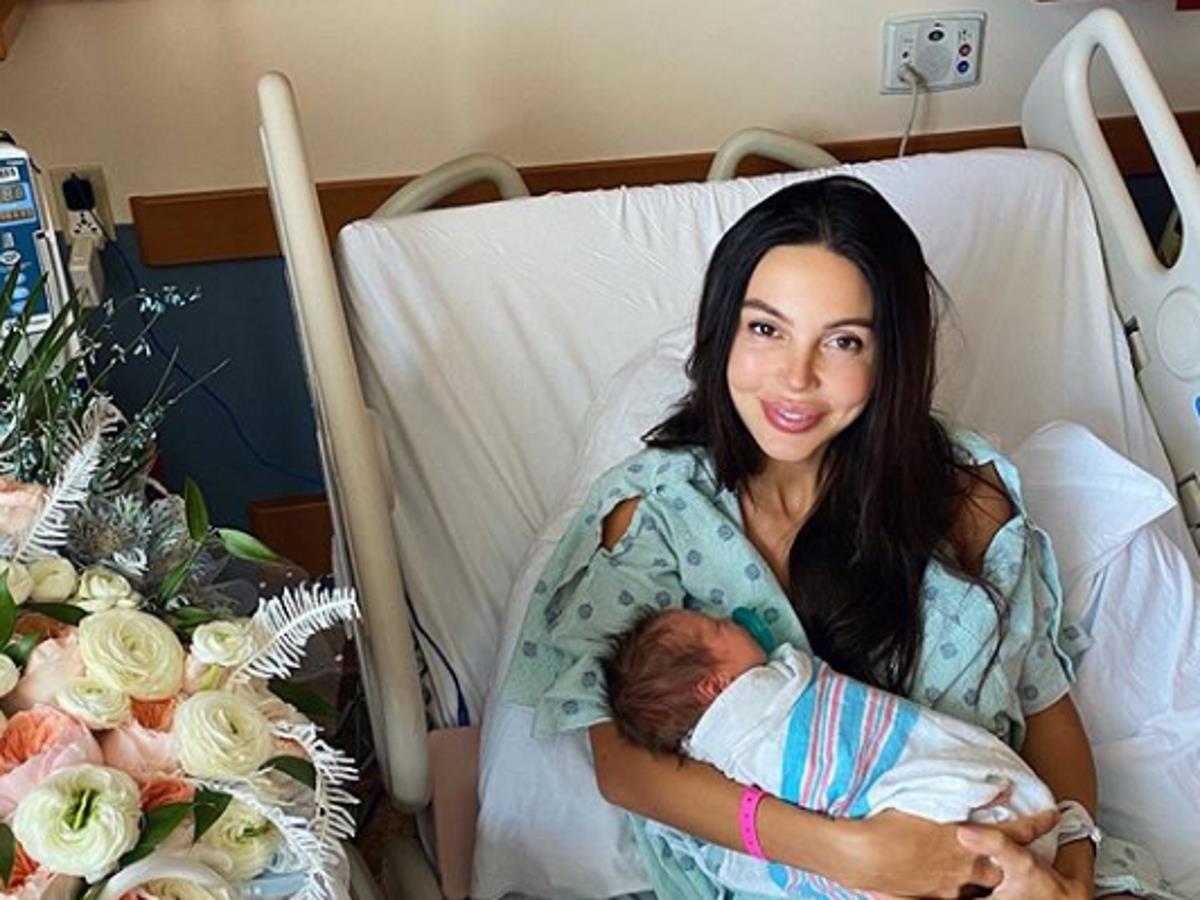 Оксану Самойлову выписали из роддома