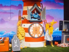 СЦЕНА ИЗ СПЕКТАКЛЯ