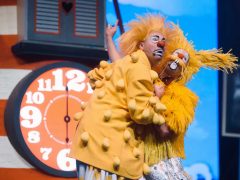 СЦЕНА ИЗ СПЕКТАКЛЯ