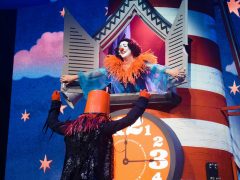 СЦЕНА ИЗ СПЕКТАКЛЯ