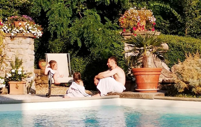 Шепелев с 6-летним сыном Платоном и дочкой новой пассии 5-летней Ладой на отдыхе в Тоскане