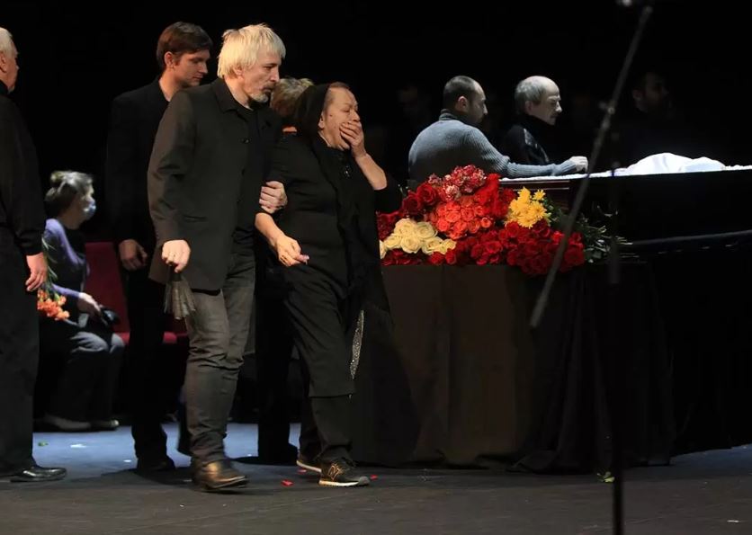 Похороны сына Раисы Рязановой