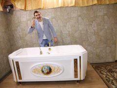 ВАЛЕРИЙ КОМИССАРОВ