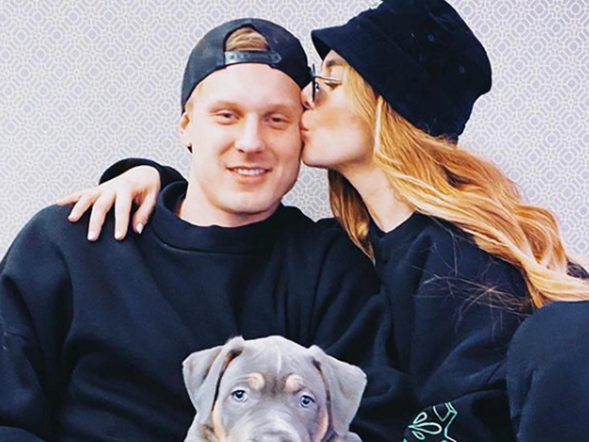 Возлюбленный Анны Седоковой подарил ей сумку за 200 тысяч