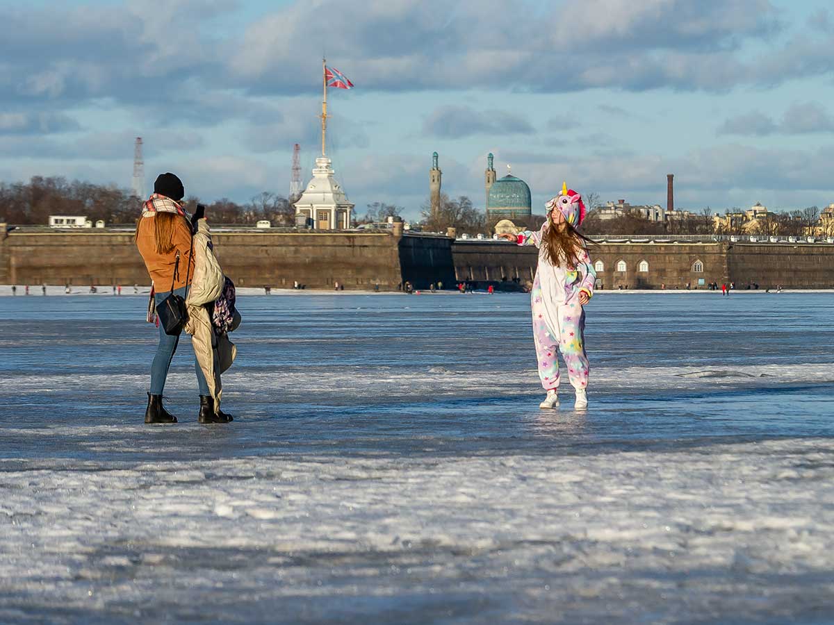 Питер сегодня погода видео. Морозно и солнечно Санкт Петербург. Санкт Петербург Мороз и солнце. Одеться по погоде в Питере.