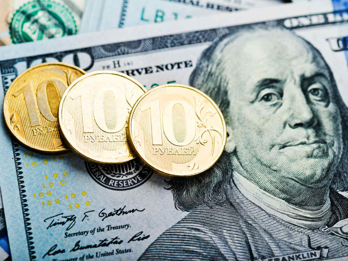 Личный астролог Ельцина: «По астрологическим показателям доллар надежнее»