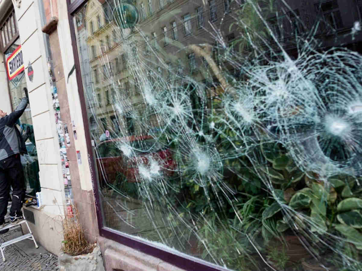 Мародеры в Лондоне нападают на магазины из-за коронавируса