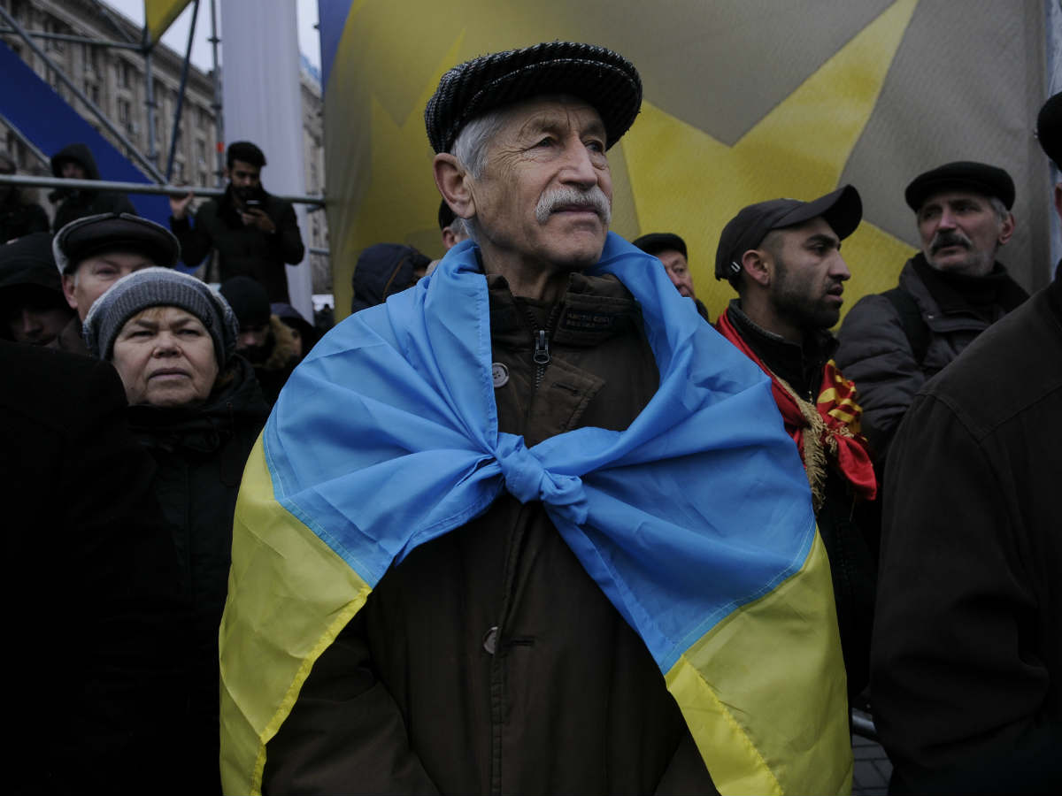 Пенсионеру на Украине грозит 5 лет тюрьмы за открытки к 9 мая