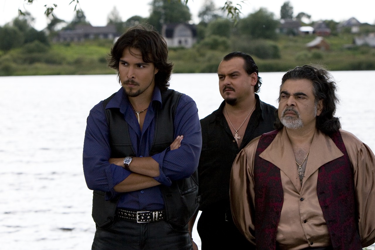 Александр Суворов (слева) в сериале К;армелита. Фото - пресс-служба канала Россия